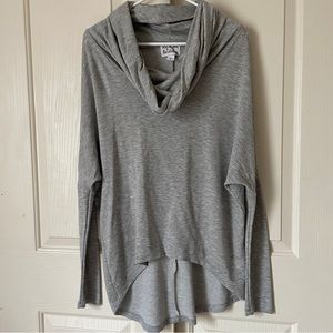 Madison & Berkeley gray turtle neck hi-lo tunic blouse top small